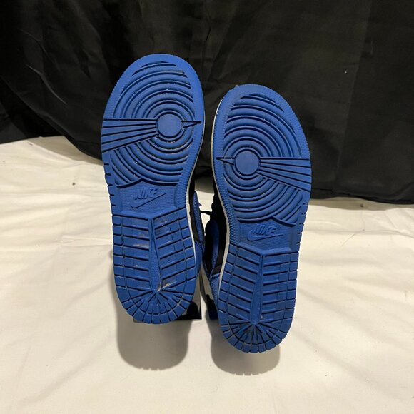 Air Jordans - Very Gently Used - FREE SHIPPING - Picture 3 of 3